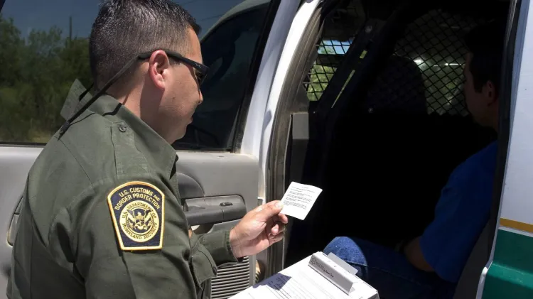 Aflora racismo en Aduanas de EU