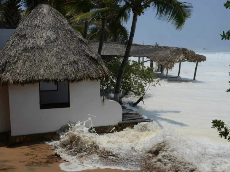 Alertan por mar de fondo en costa de Oaxaca
