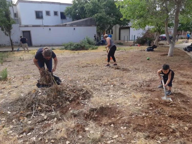 Colaboran a reforestar varios puntos citadinos