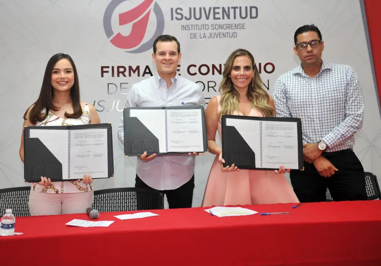 Entrega Estado apoyo a jóvenes