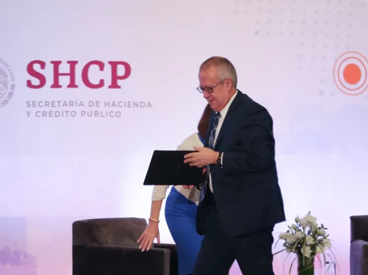 Carlos Urzúa renuncia a la Secretaría de Hacienda