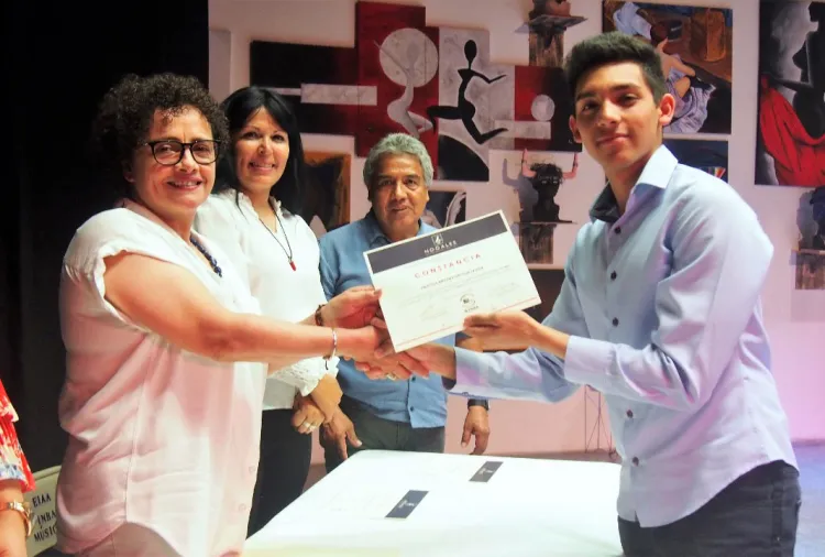 Gradúan nogalenses del curso promovido por INBA