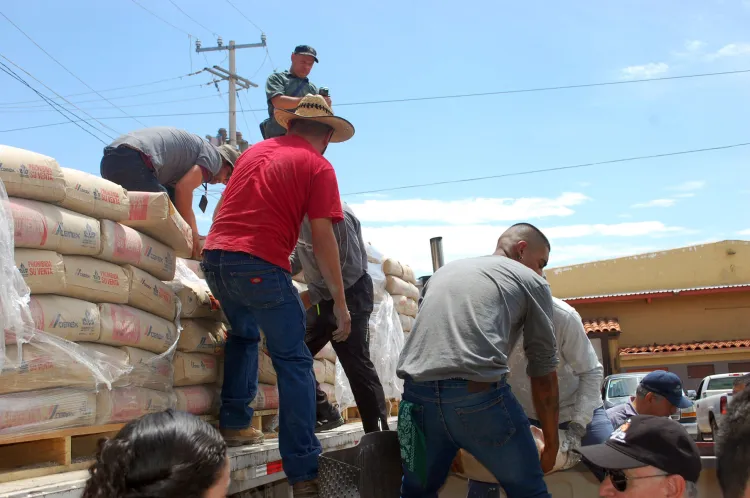 Apoya Alcalde a 49 familias