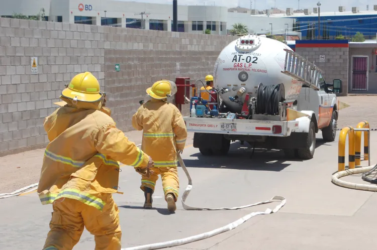 Realizan simulacro por fuga de gas LP