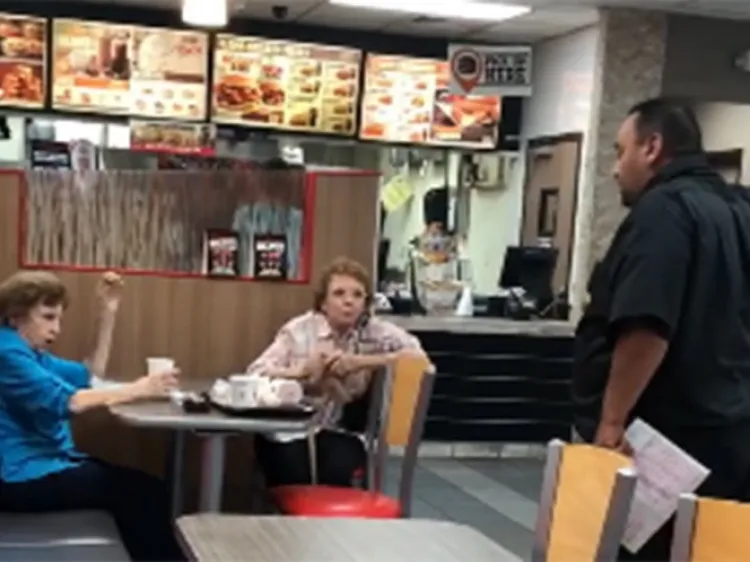 ¡Lárgate a México si hablas español! Gritan mujeres racistas en EU