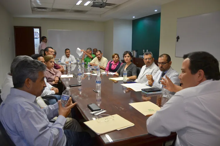 Se reúne Delegado del IMSS con autoridades y la CTM