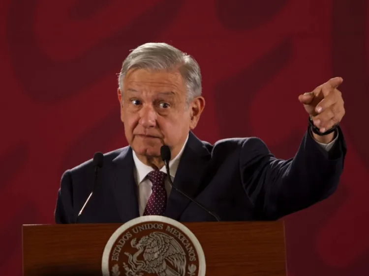 Anuncia López Obrador empresa para llevar Internet a comunidades
