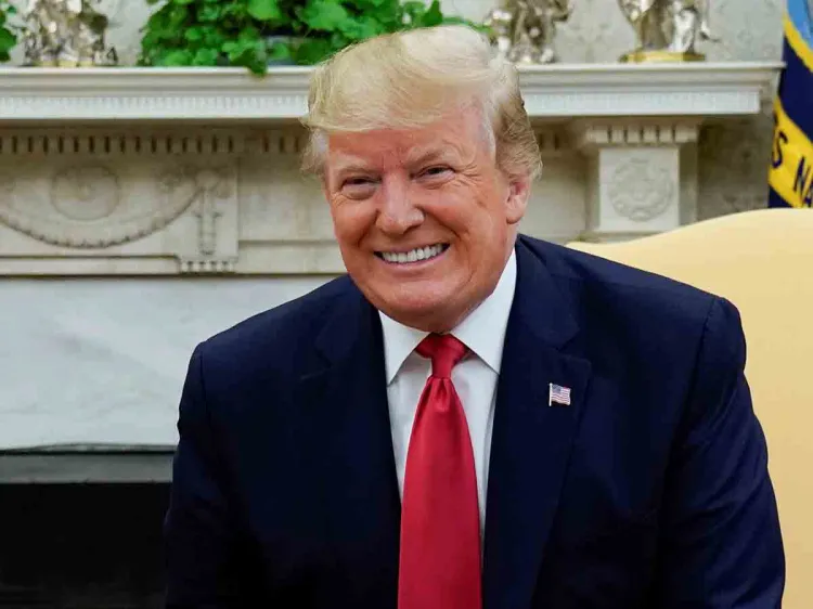 Trump crea 'marca' de popotes de plástico