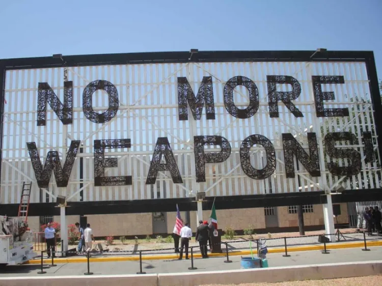 Alistan México y EU operativos contra el tráfico de armas