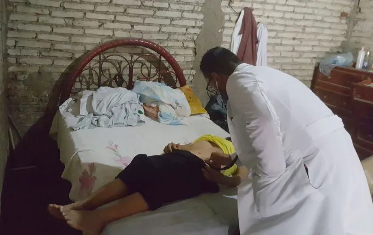 Realizan consulta médicas a domicilio