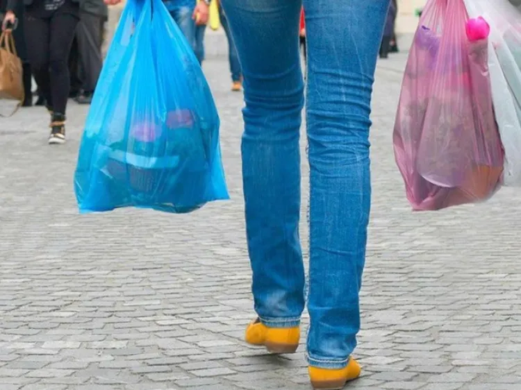 Prohibir bolsas de plástico no resolverá daño ecológico, dicen