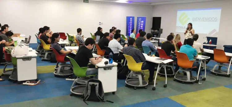 Reciben microempresas apoyos