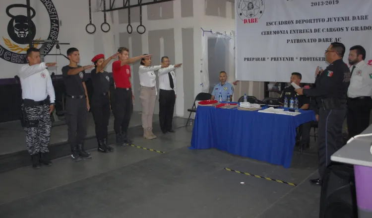 Reciben ascensos Cadetes DARE