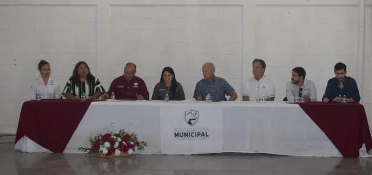 Se unen empresarios para apoyar escuela