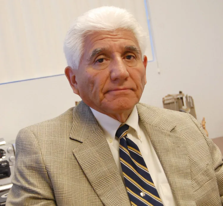 Indeciso Tony Estrada en reelección