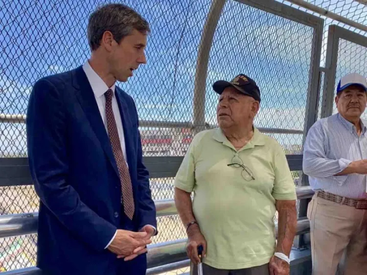 Precandidato a la presidencia de EU asiste a funeral en México