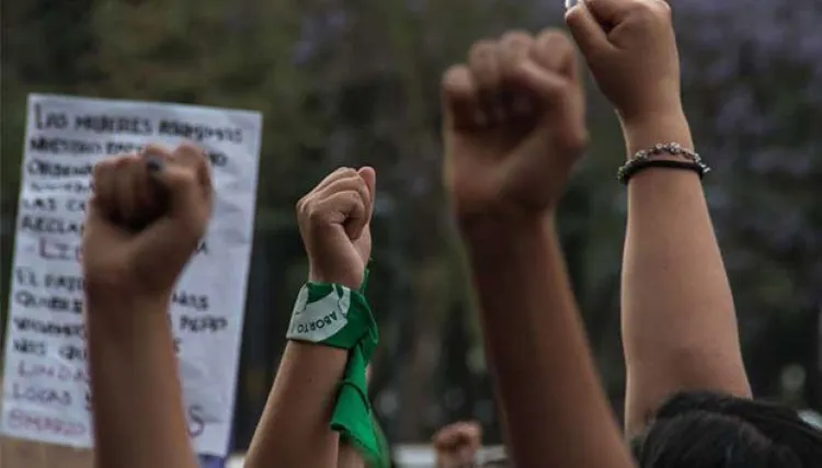 Barbosa impulsa liberación de mujeres encarceladas por abortar