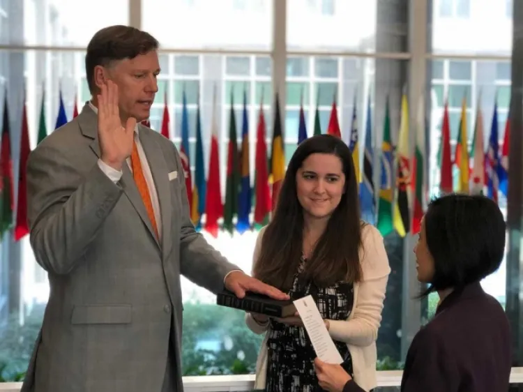 Rinde protesta el nuevo embajador de EU en México