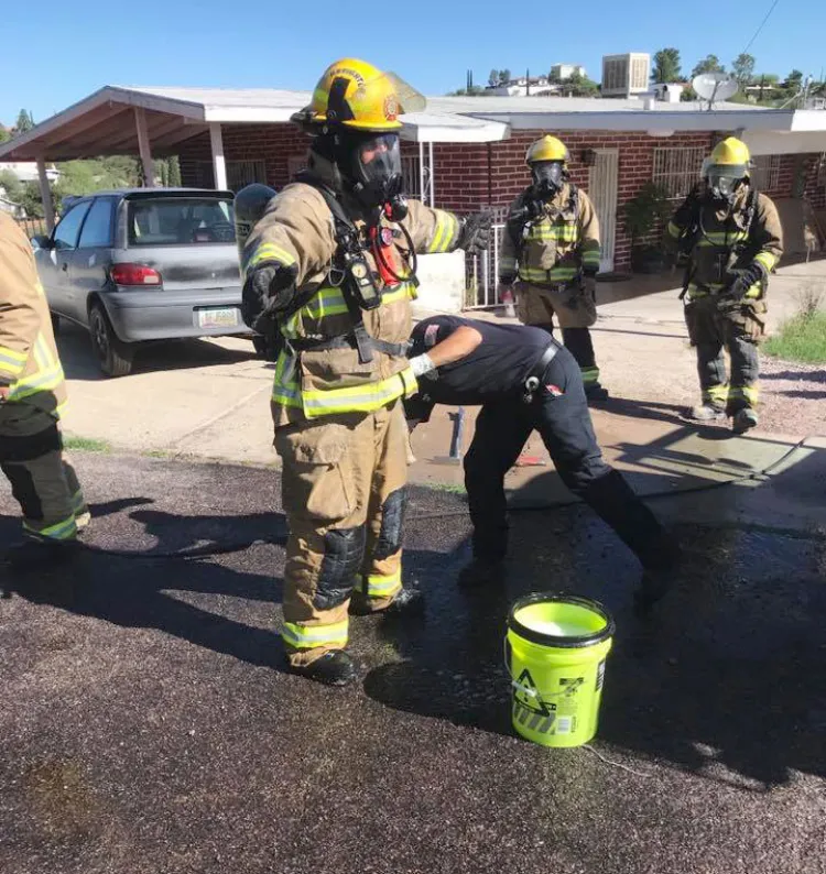 Sofocan bomberos incendio