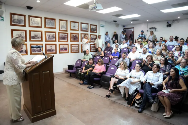 Rinde legisladora su primer informe