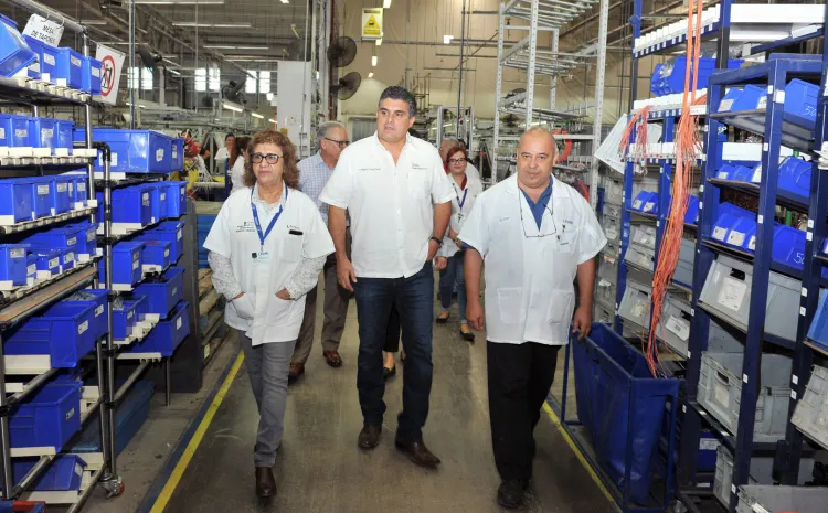 Llevan servicios a los trabajadores