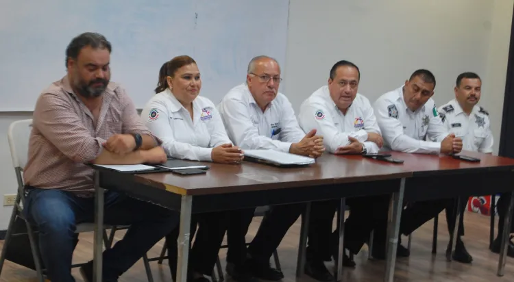 Insisten en mejorar el servicio de taxis