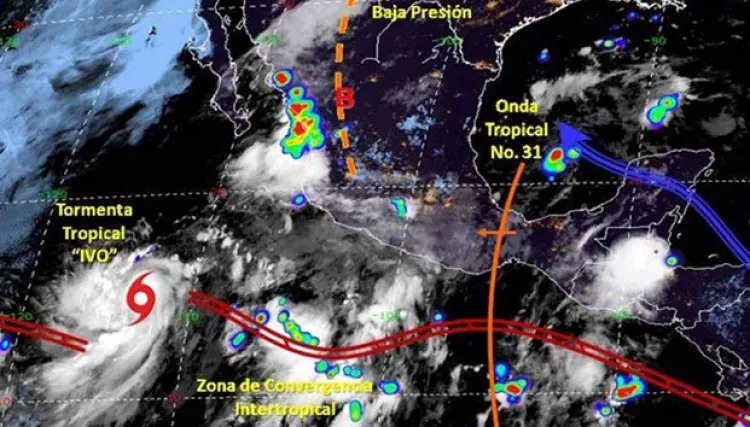 Fuertes lluvias por ‘Ivo’ amenazan el occidente de México