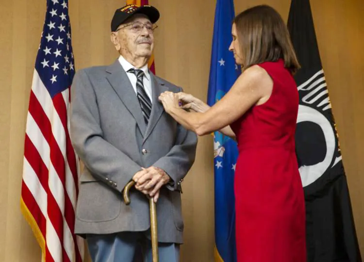 Recibe nogalense Medalla Púrpura