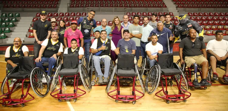 Entrega Gobernadora sillas de ruedas especiales