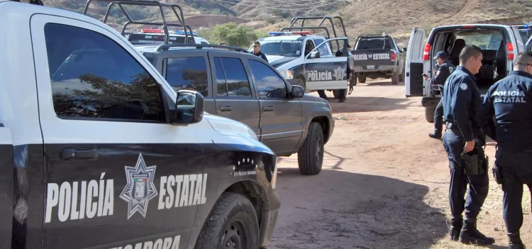 Halla cadáver en el patio de su casa