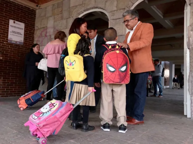 Inician clases en el país 25.4 millones de estudiantes