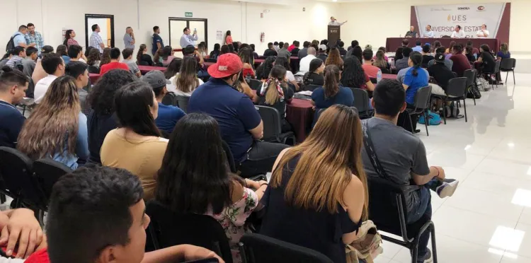 Brindan capacitación a universitarios