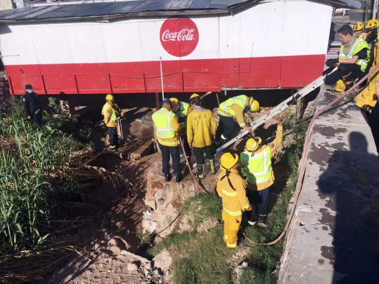 Localizan dos cuerpos arrastrados por arroyos