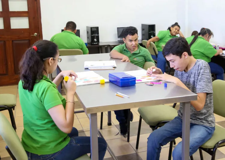 Inicia ciclo laboral en Centro Manos a la Vida