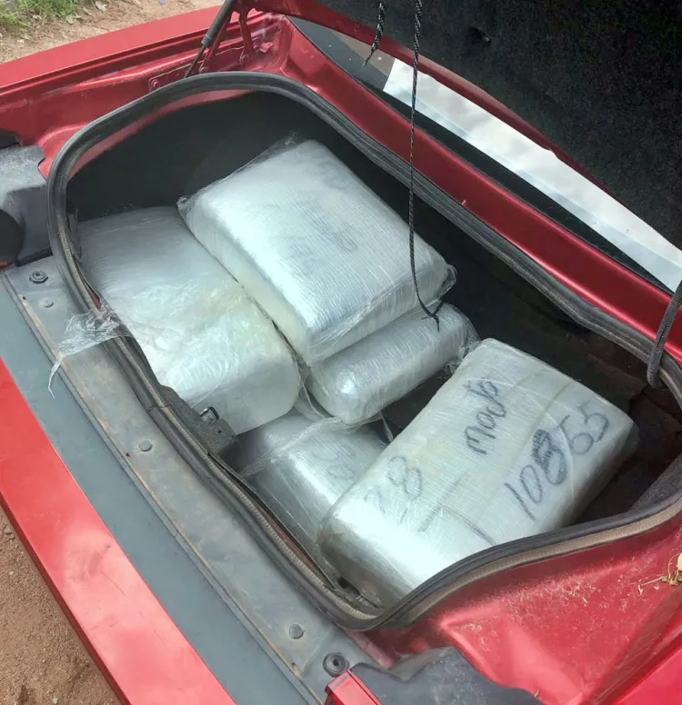 Aseguran vehículo cargado con droga