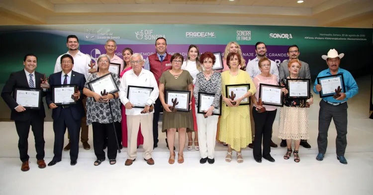 Reconoce DIF-Sonora a los adultos