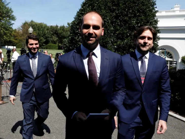 Hijo de Bolsonaro se reúne con Trump por crisis en Amazonia