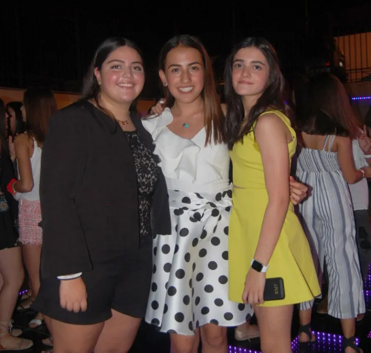 Raquel  Monroy, Landelina Freig y María Isabela Freig reciben festejo