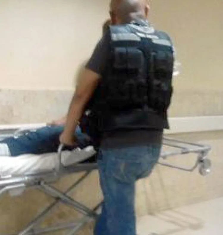 Recibe niño balazo en el estómago