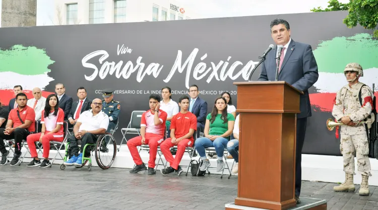 Inicia Mes de la Patria con honores a héroes mexicanos