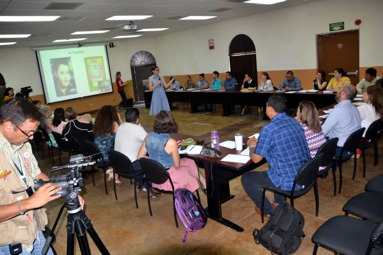 Analizan atención a estudiantes