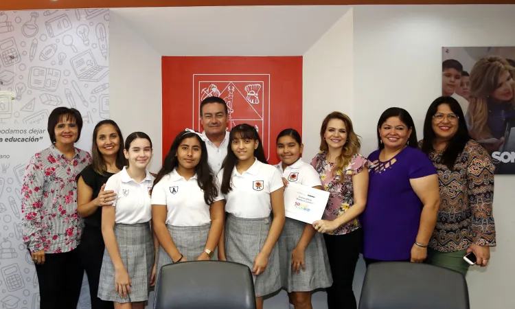 Recibirán alumnas premio nacional