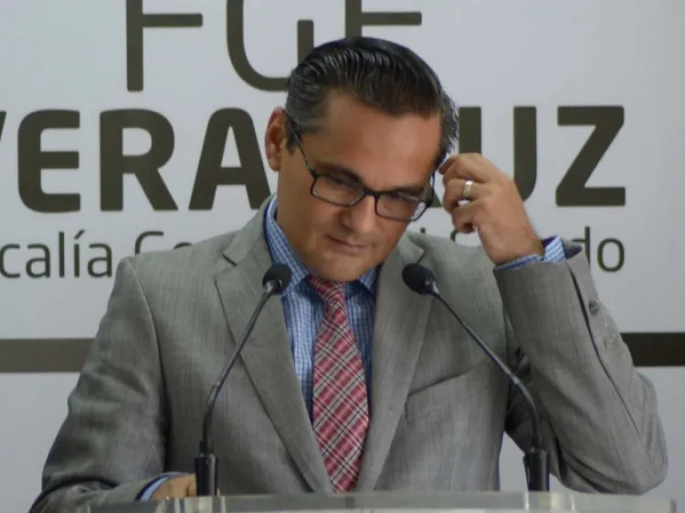 Separan temporalmente de su cargo a fiscal de Veracruz