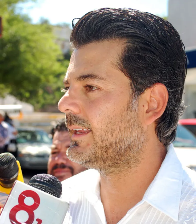 Atiende Alcalde a los migrantes