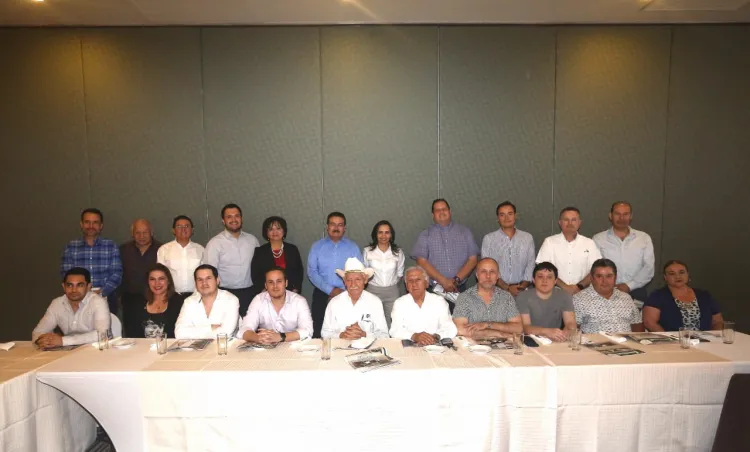 Presentan a SEC primer Patronato del internado “Coronel J. Cruz Gálvez”