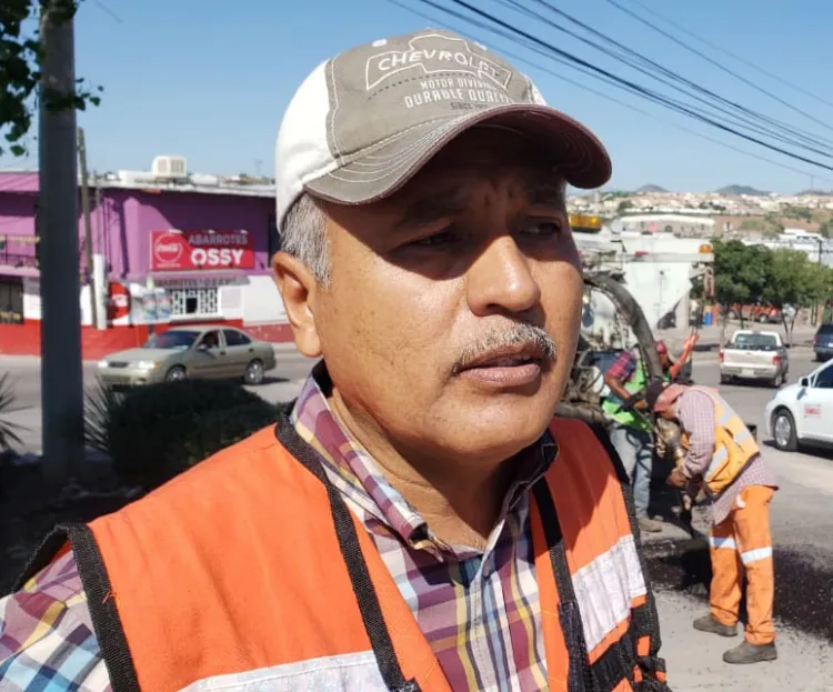 Dan mantenimiento a calles de la ciudad
