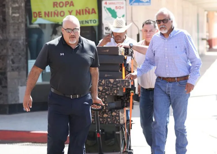 Entregan apoyos a comerciantes