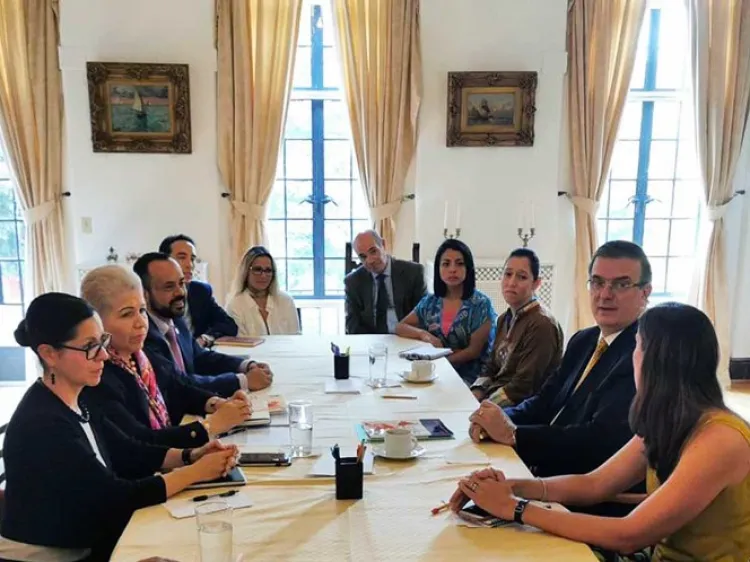 Evaluarán Ebrard y Pence acciones sobre flujo migratorio