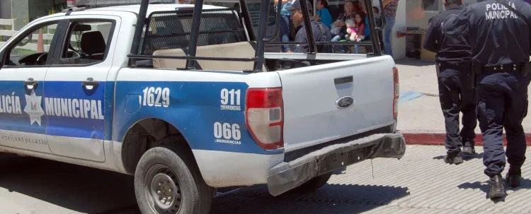 Llega a iglesia cuchillo en mano y amenazando