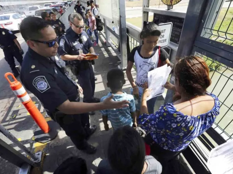 Corte Suprema de EU permite a Trump negar asilo a migrantes